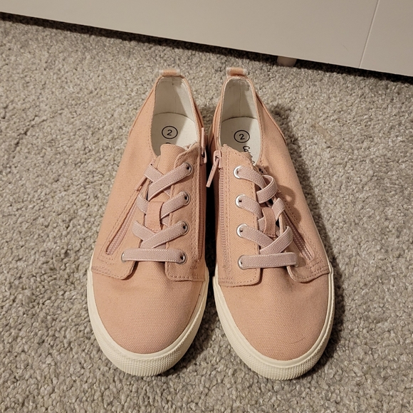 Shoes - Picture 2 of 5